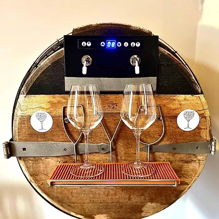 Wine & Jacuzzi בית אירוח