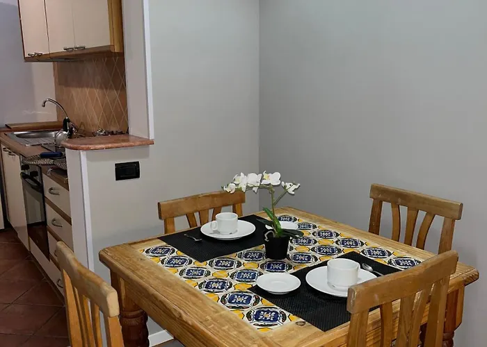 Wine & Jacuzzi לצ'ה